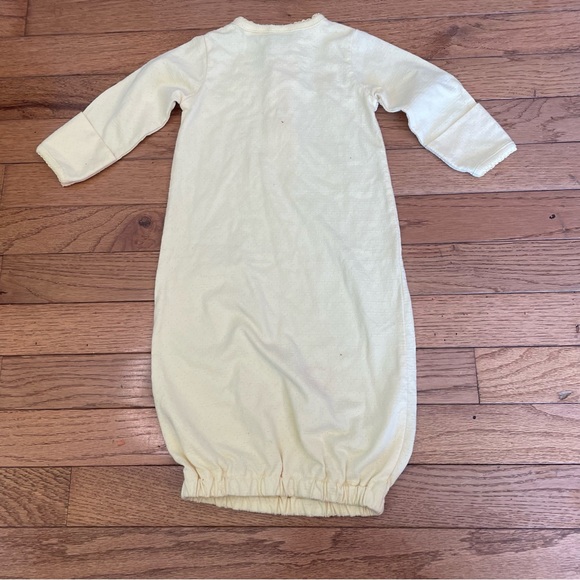 VINTAGE SIMPLY BASIC YELLOW LAMB APPLIQUE BABY SLEEPER OUTFIT SIZE 0/3 MONTHS - Picture 2 of 4